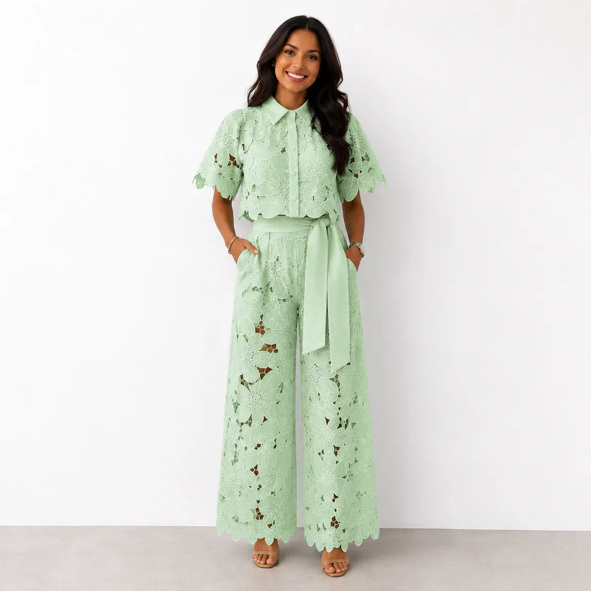 ODISEA | Conjunto de 2 Piezas Blusa Bordada de Encaje y Pantalón Calado