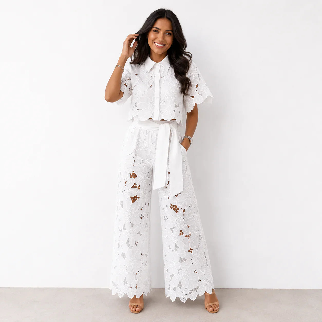 ODISEA | Conjunto de 2 Piezas Blusa Bordada de Encaje y Pantalón Calado