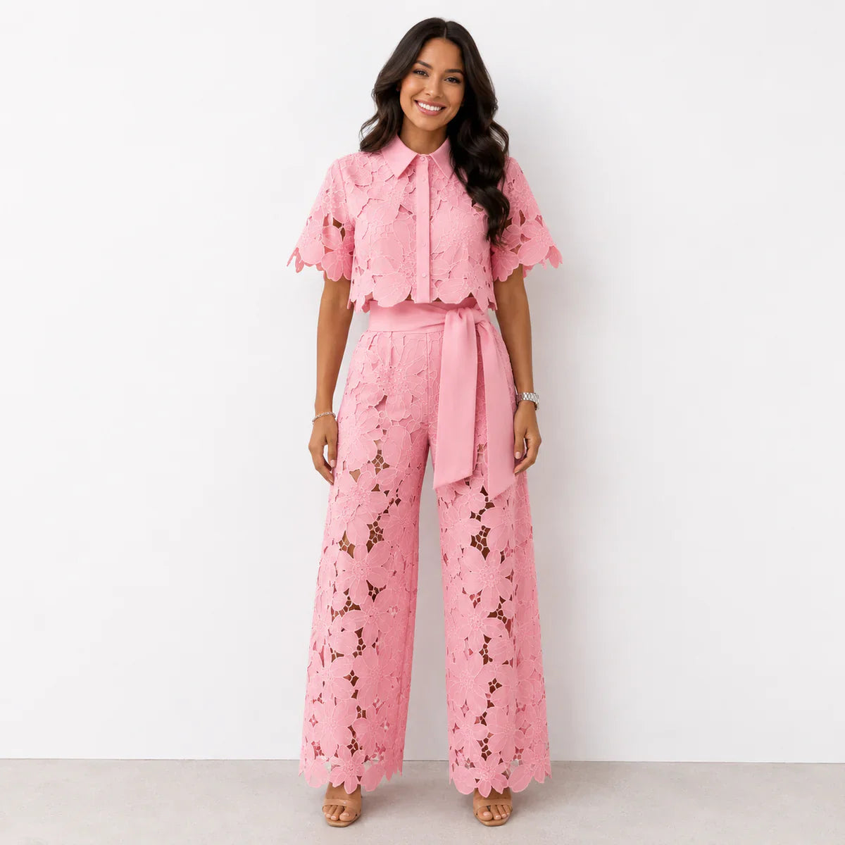 ODISEA | Conjunto de 2 Piezas Blusa Bordada de Encaje y Pantalón Calado