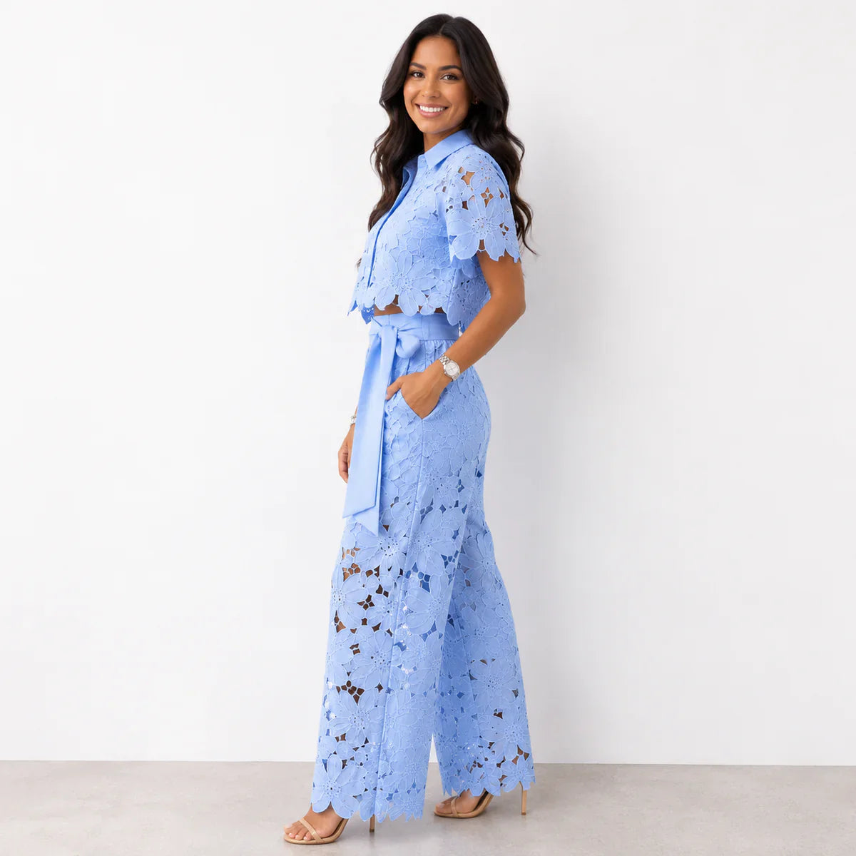 ODISEA | Conjunto de 2 Piezas Blusa Bordada de Encaje y Pantalón Calado
