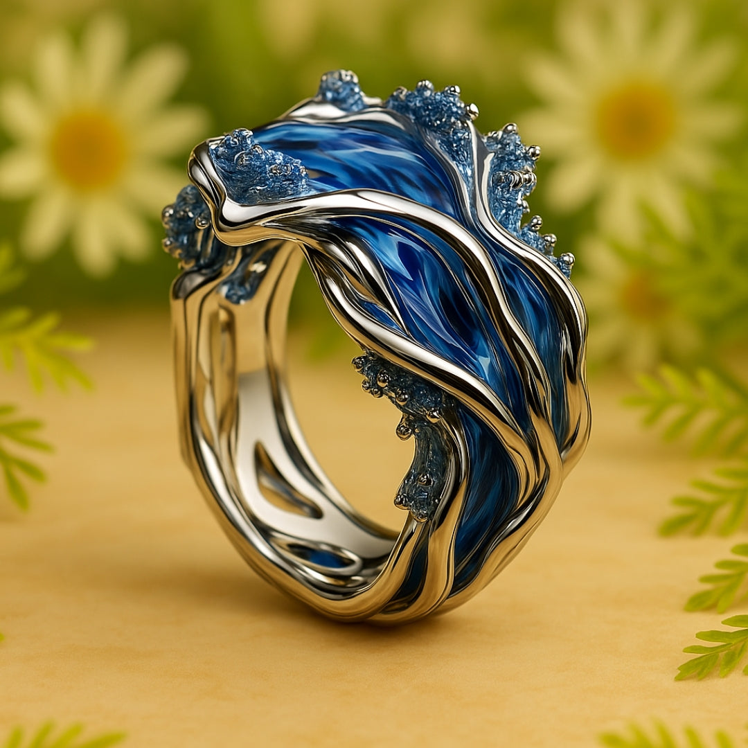 Anillo vintage dorado con olas del mar