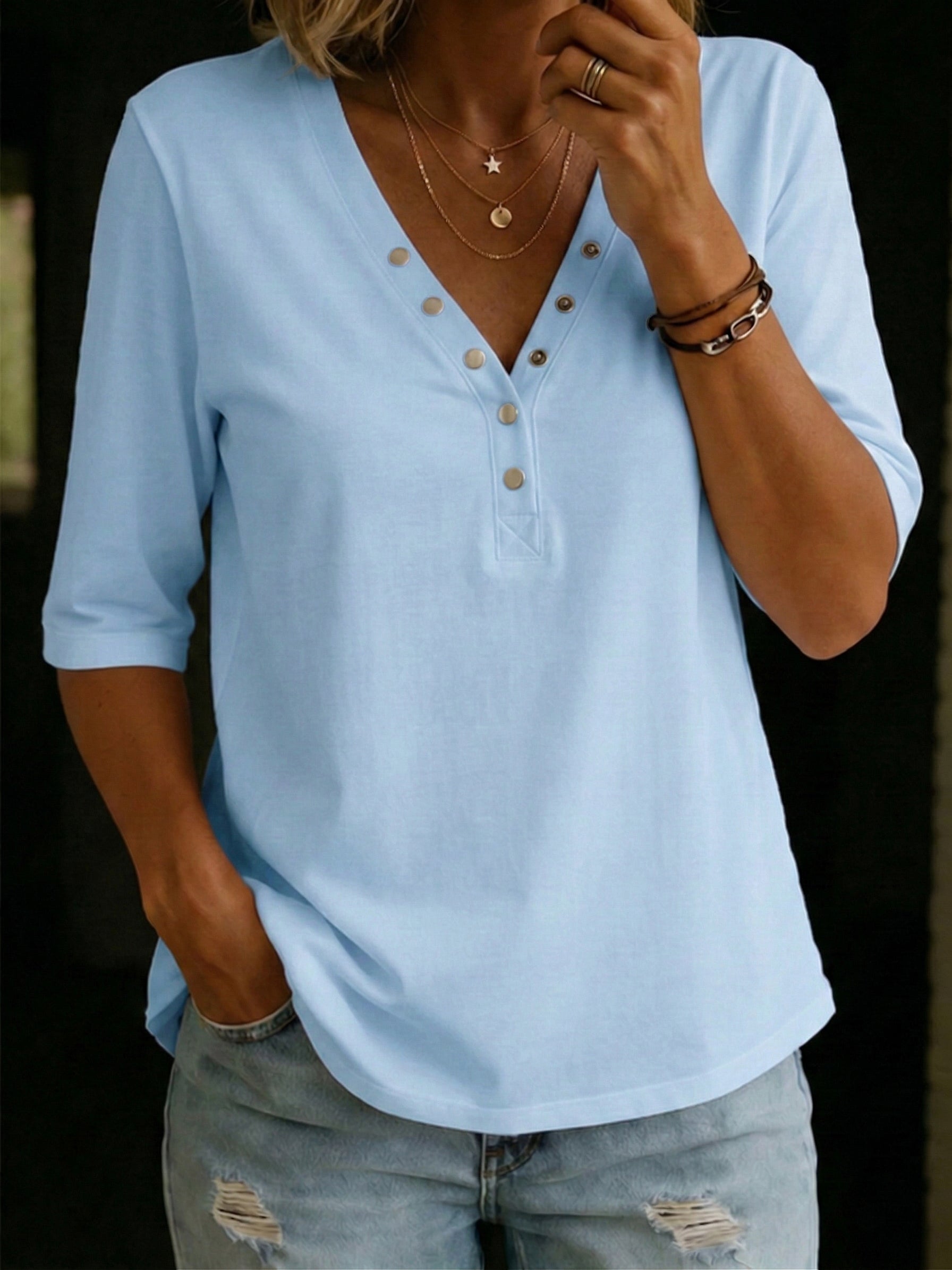 Camiseta casual de algodón 100% con cuello en V y botones a presión